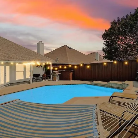 Deluxe Poolside Home, Modern 5Br With Gaming Room